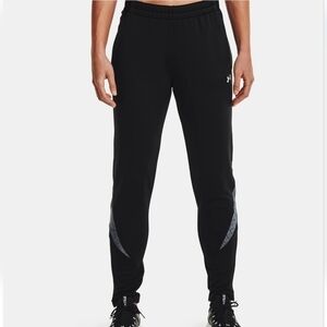 NWT Under Armour woman's command warmup pant in black Size Med loose fit